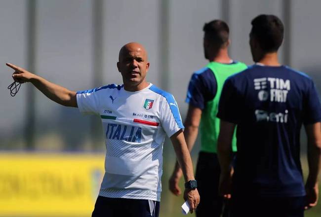 迫使他们做 迫使他们做