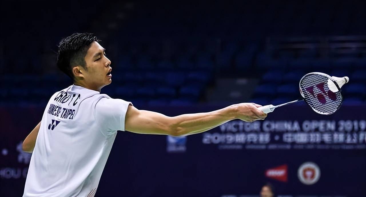 右脚抽射 右脚抽射